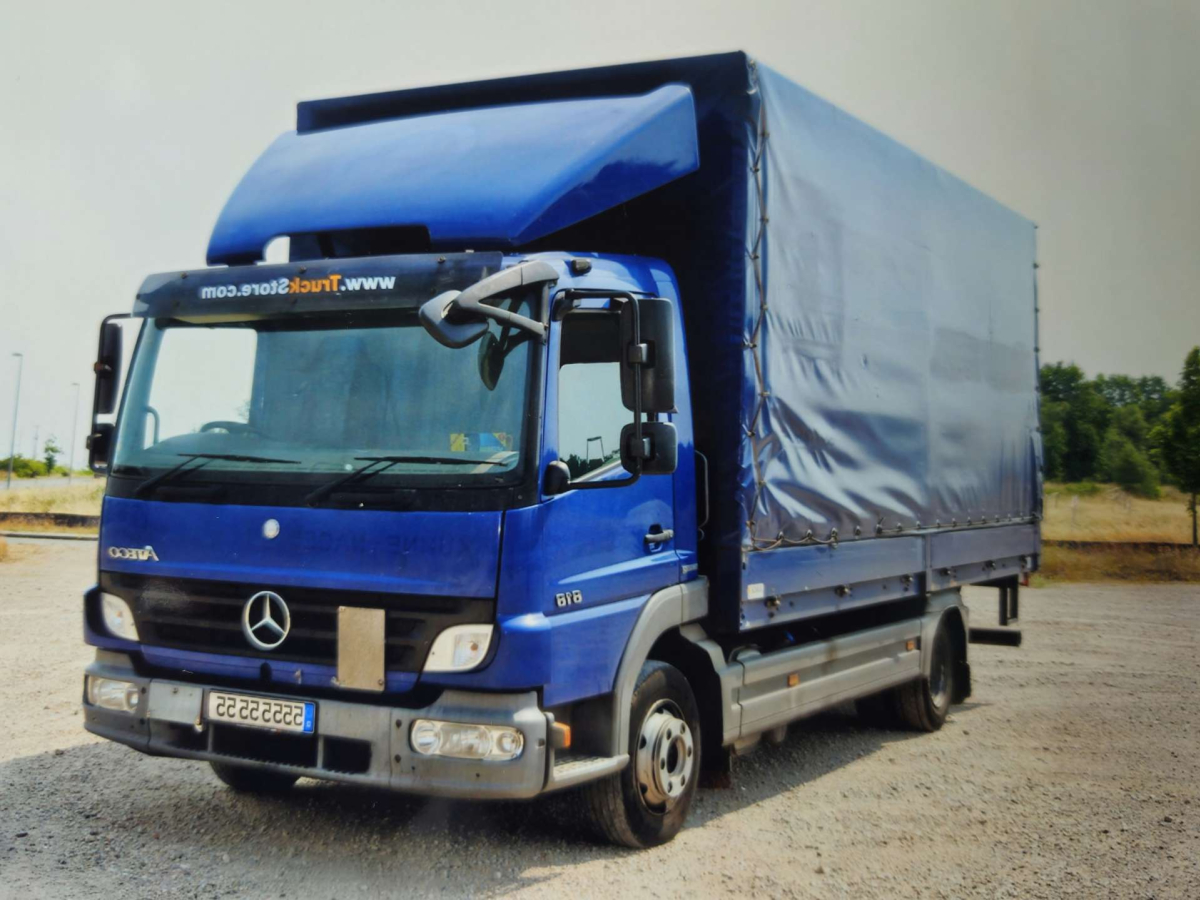 kleiner LKW blau